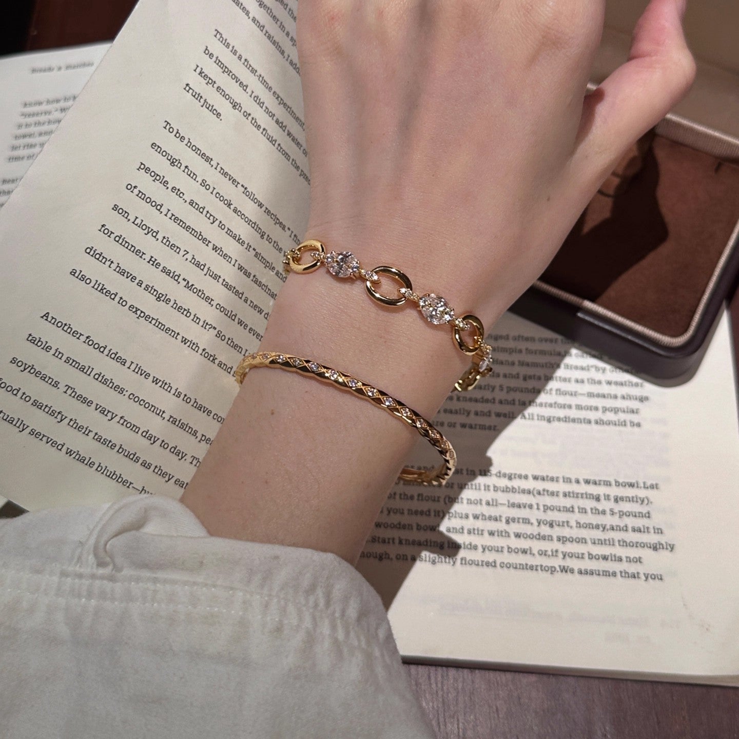 French Vintage Diamond Interlocking Bracelet – 18k White Gold Link